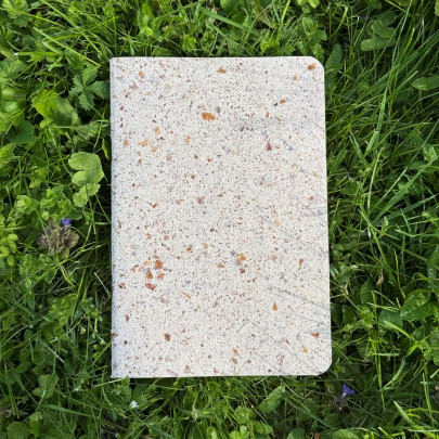 Sešit s jablečnými šlupkami